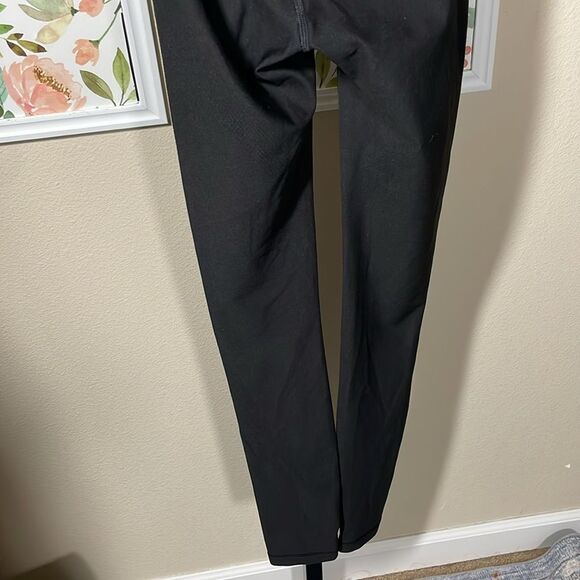 Lululemon Mapped Out High-Rise Tight 28"
Black / Black size 2 - Picture 9 of 11
